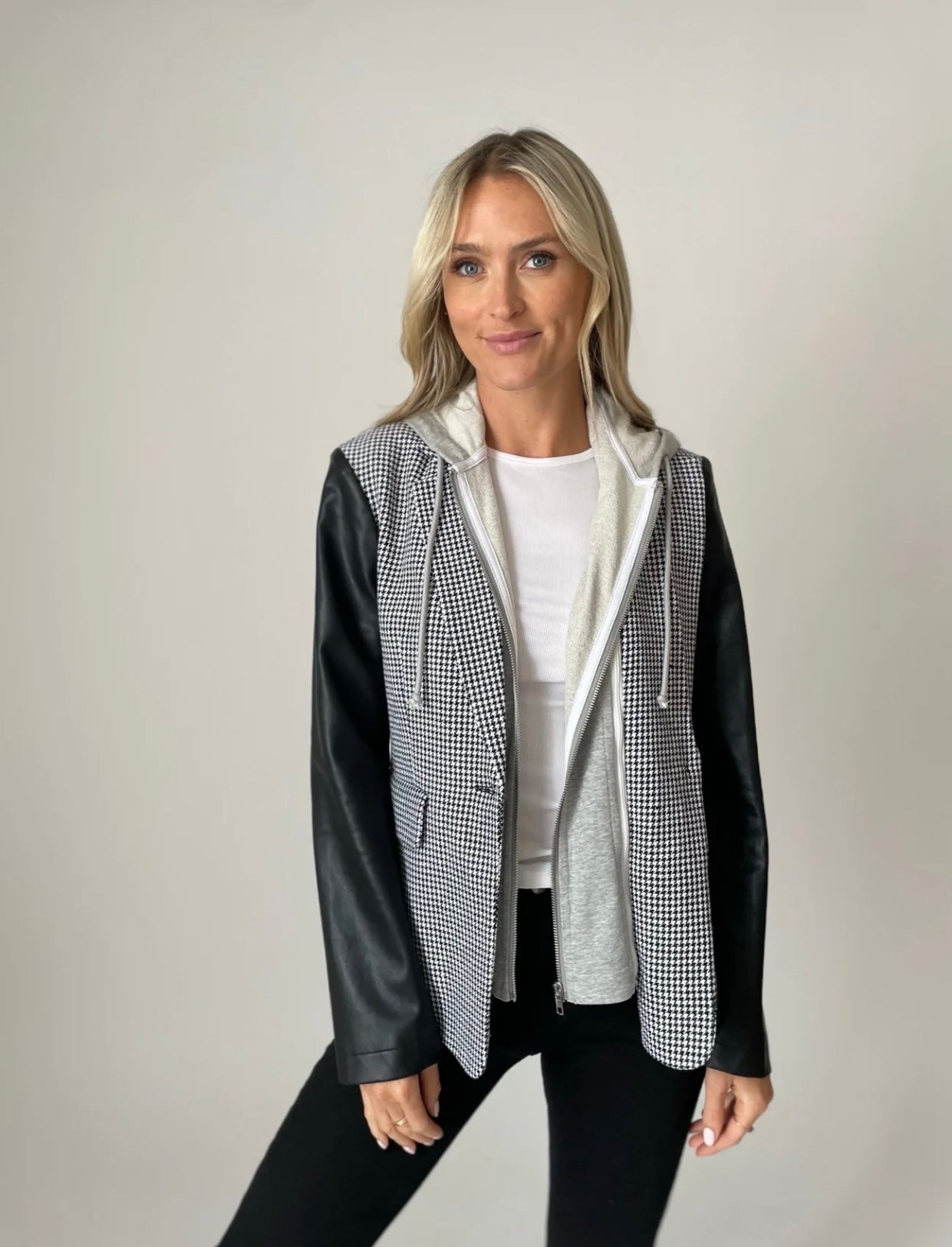 Houndstooth blazer with Leather Sleeves